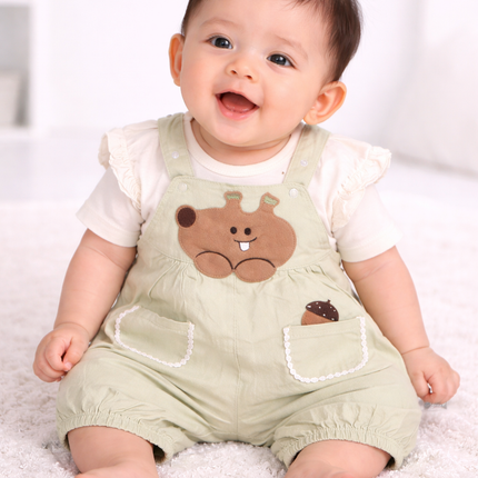 Adorable Baby Girls 2-Piece Dungaree Set with Bear Patch – Soft Cotton Outfit