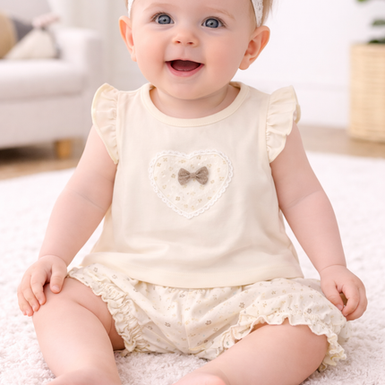 Baby Girl Flutter Sleeve Heart Patch T-Shirt & Floral Print Bloomer 2-Piece Summer Set
